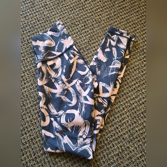 Lululemon Athletica Pink and Black Patterned Leggings - Picture 13 of 14